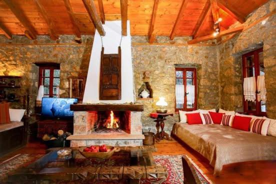Mariolata Stone House Villa Lilaia Exterior photo